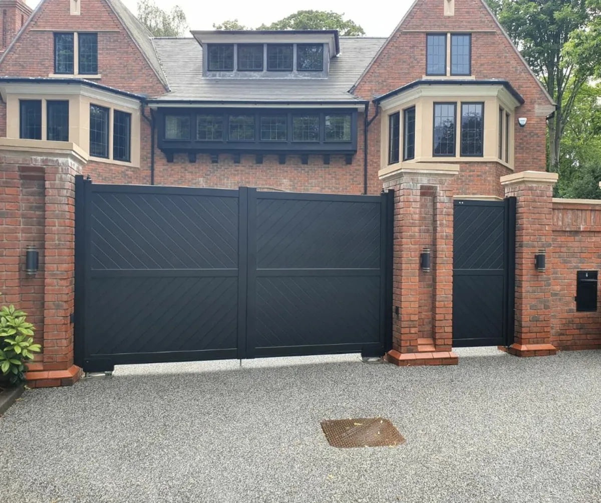 Aluminium Driveway House Entrance Gates - Image 1