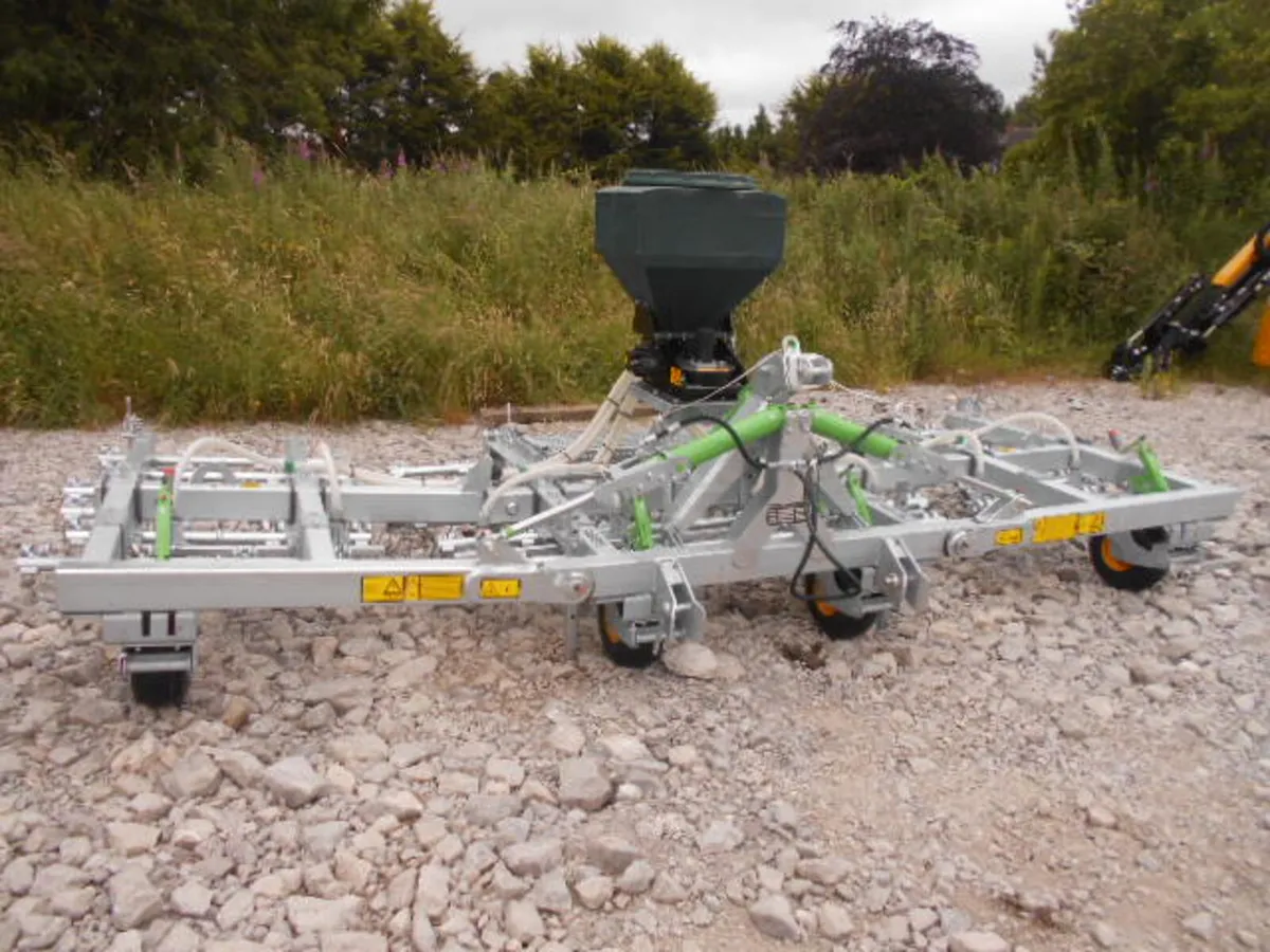JOSKIN 4.8M SCARIFLEX C/W AIR SEEDER - Image 1