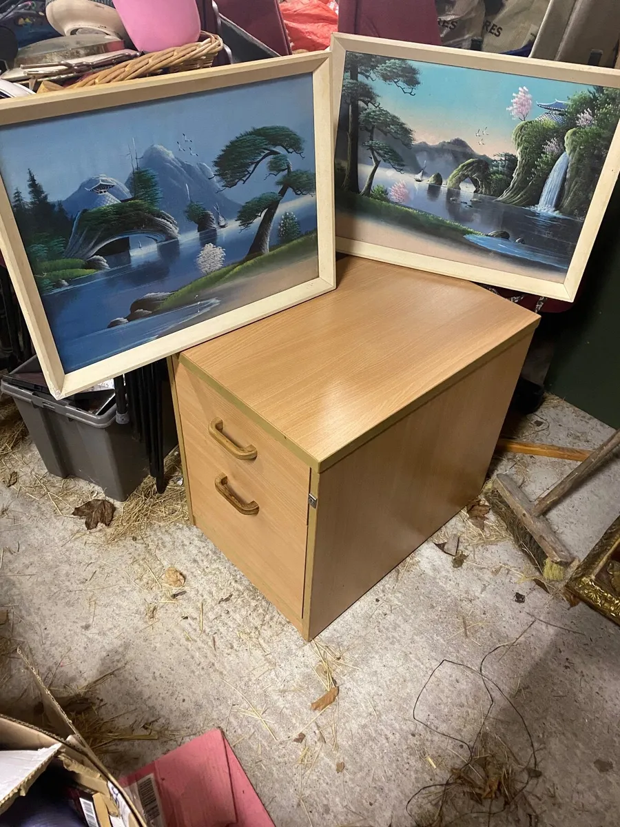 Pair of pictures - Image 1