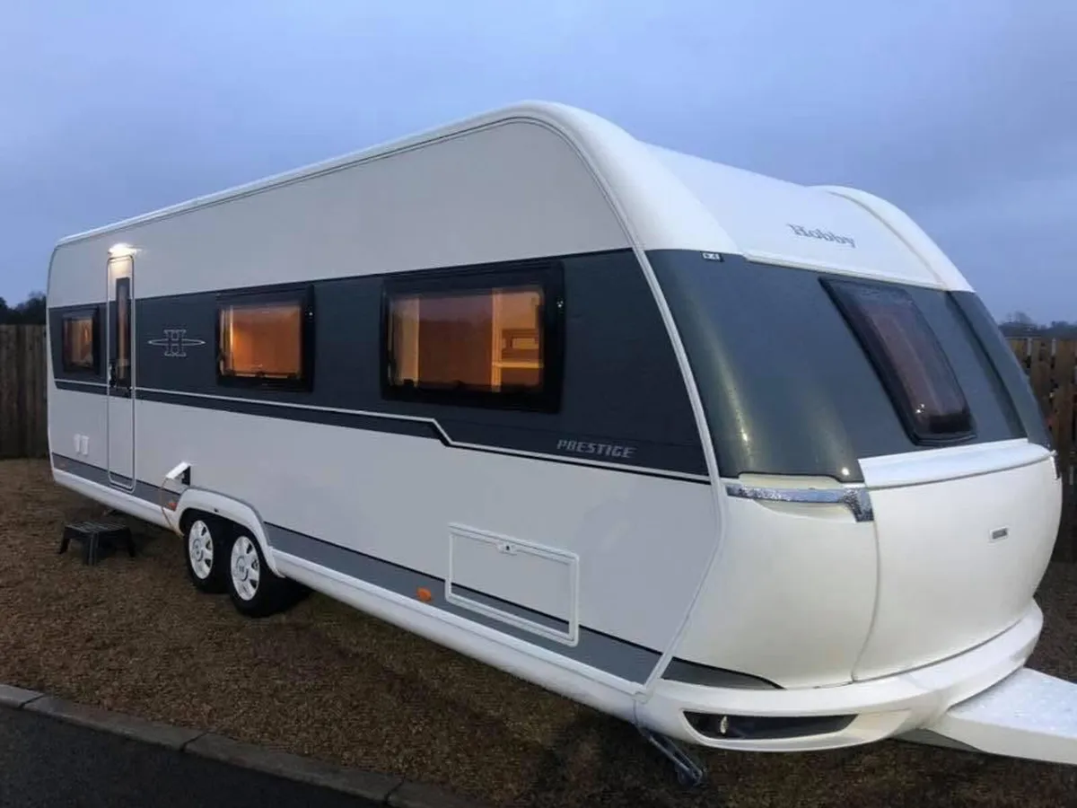2019 HOBBY 720 UKFE 8/9 FIXED TRIPLE BUNKS CARAVAN - Image 1