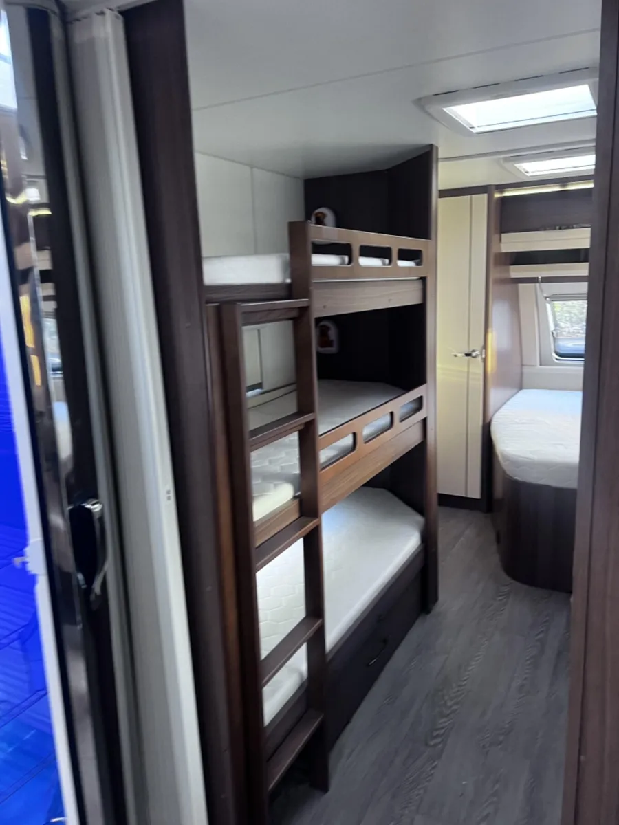 2019 HOBBY 720 UKFE 8/9 FIXED TRIPLE BUNKS CARAVAN - Image 3