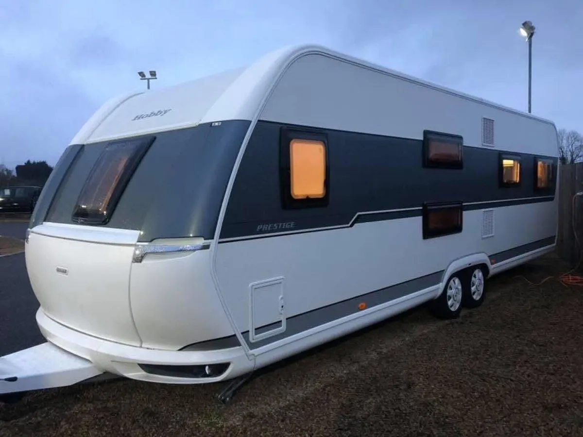 2019 HOBBY 720 UKFE 8/9 FIXED TRIPLE BUNKS CARAVAN - Image 2