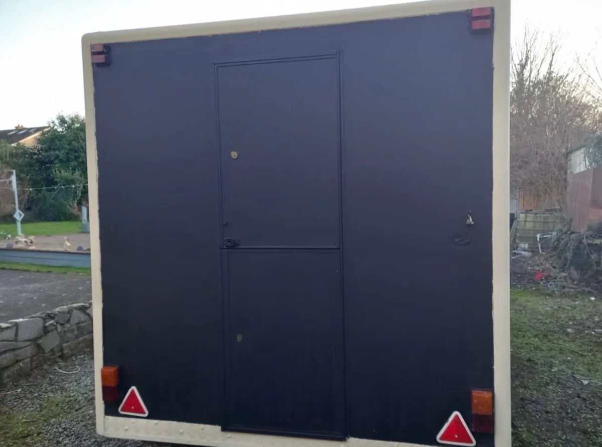 Food trailer - Image 4