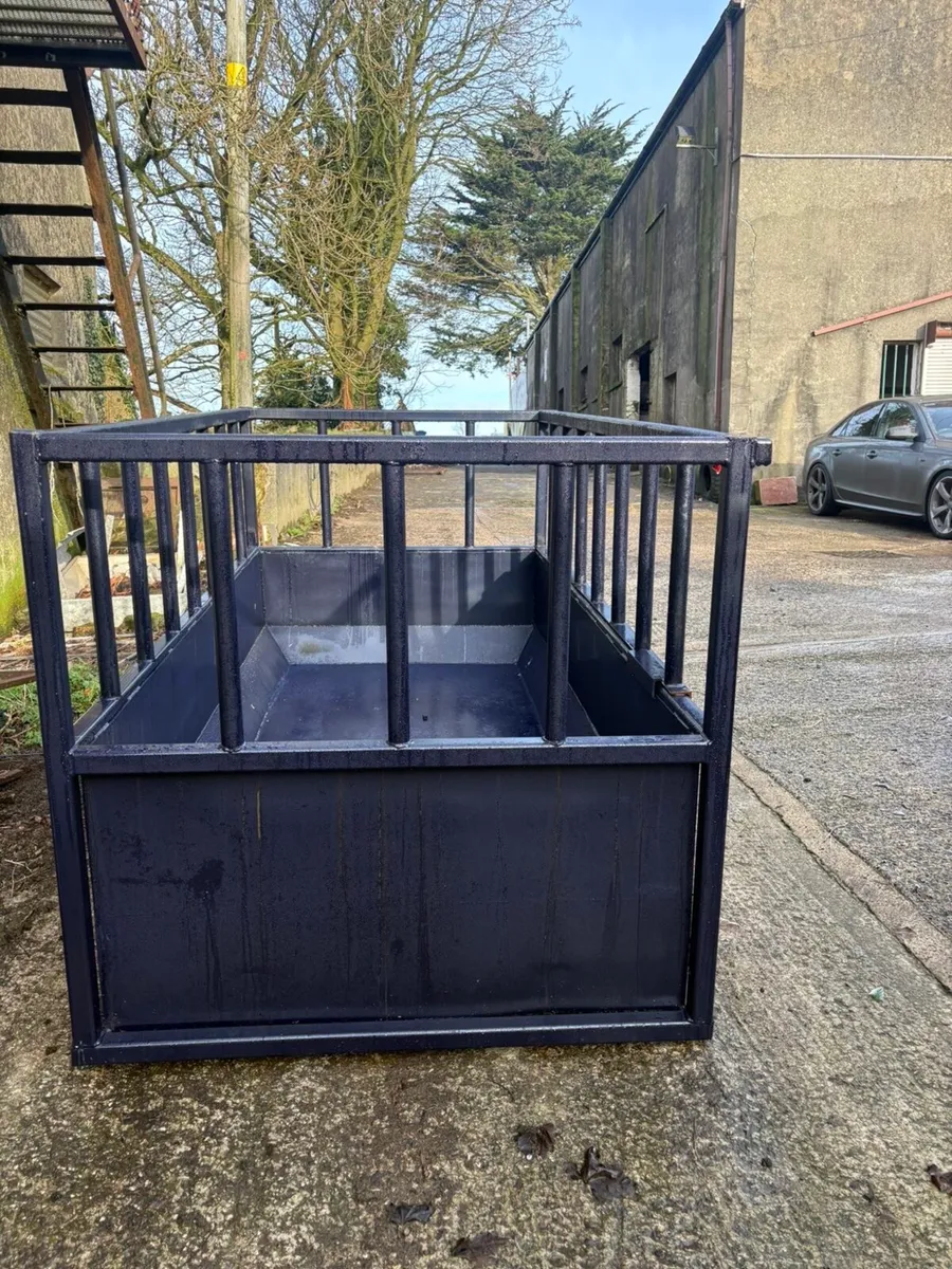 Cattle Feeding Bin - Image 2
