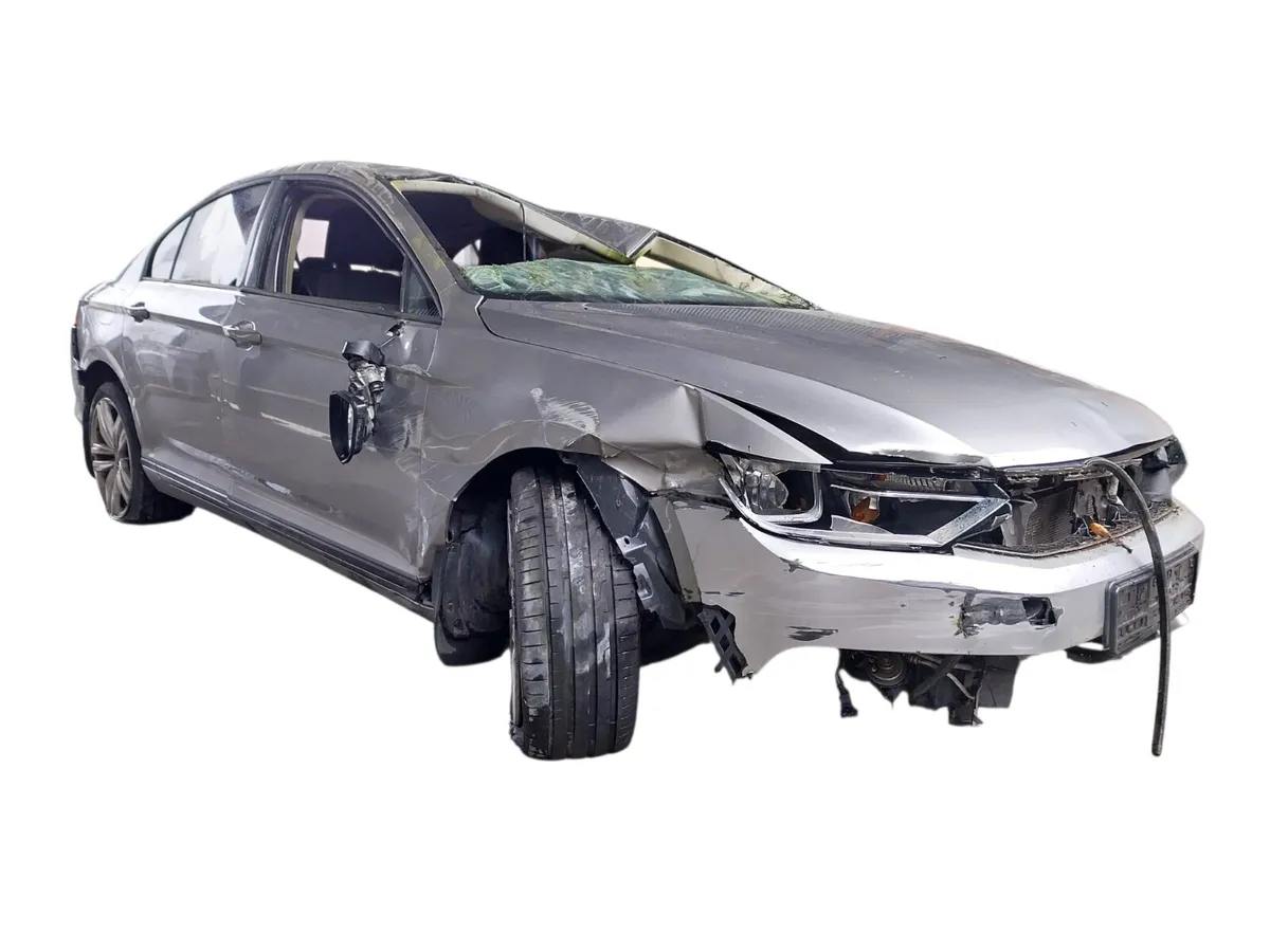 2015 VOLKSWAGEN  PASSAT For Breaking/Dismantling - Image 1