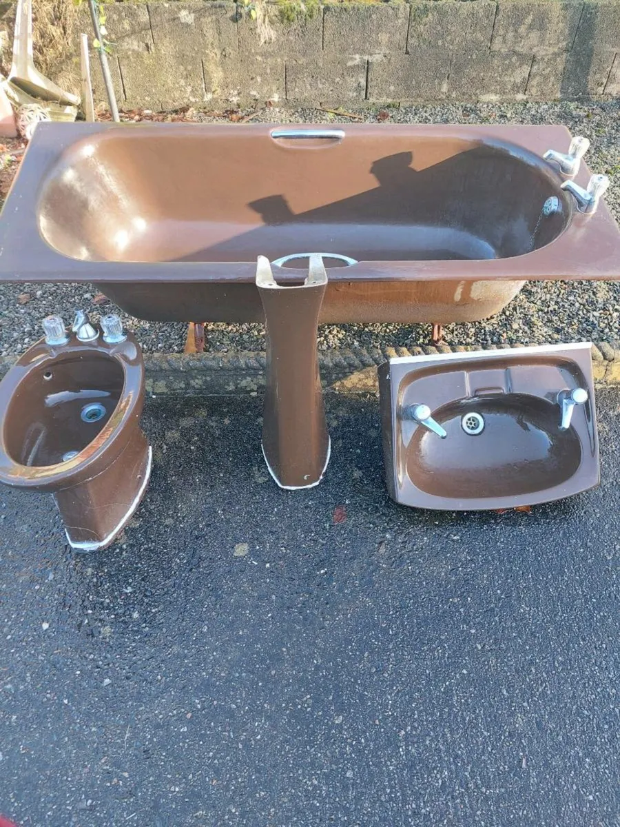 Bathroom fittings - Image 1