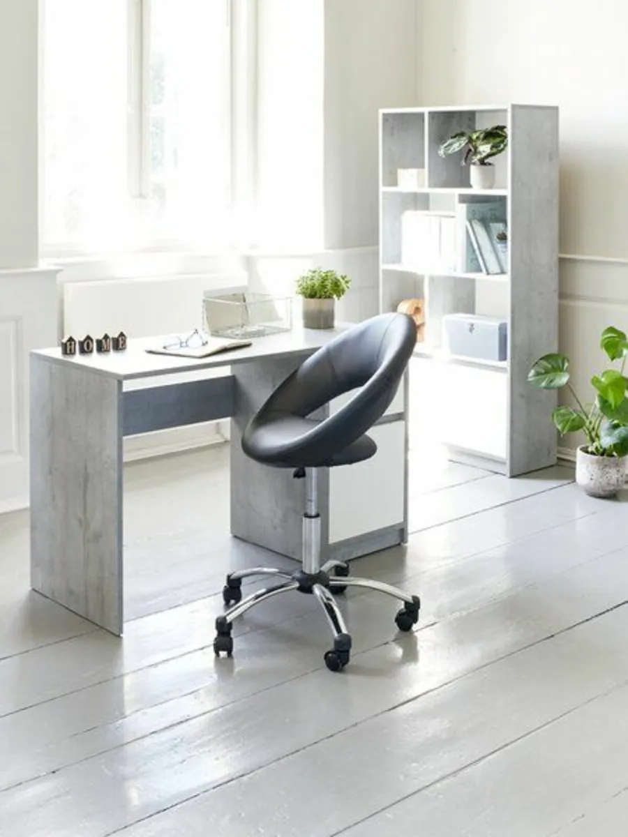 Office desk - Image 2