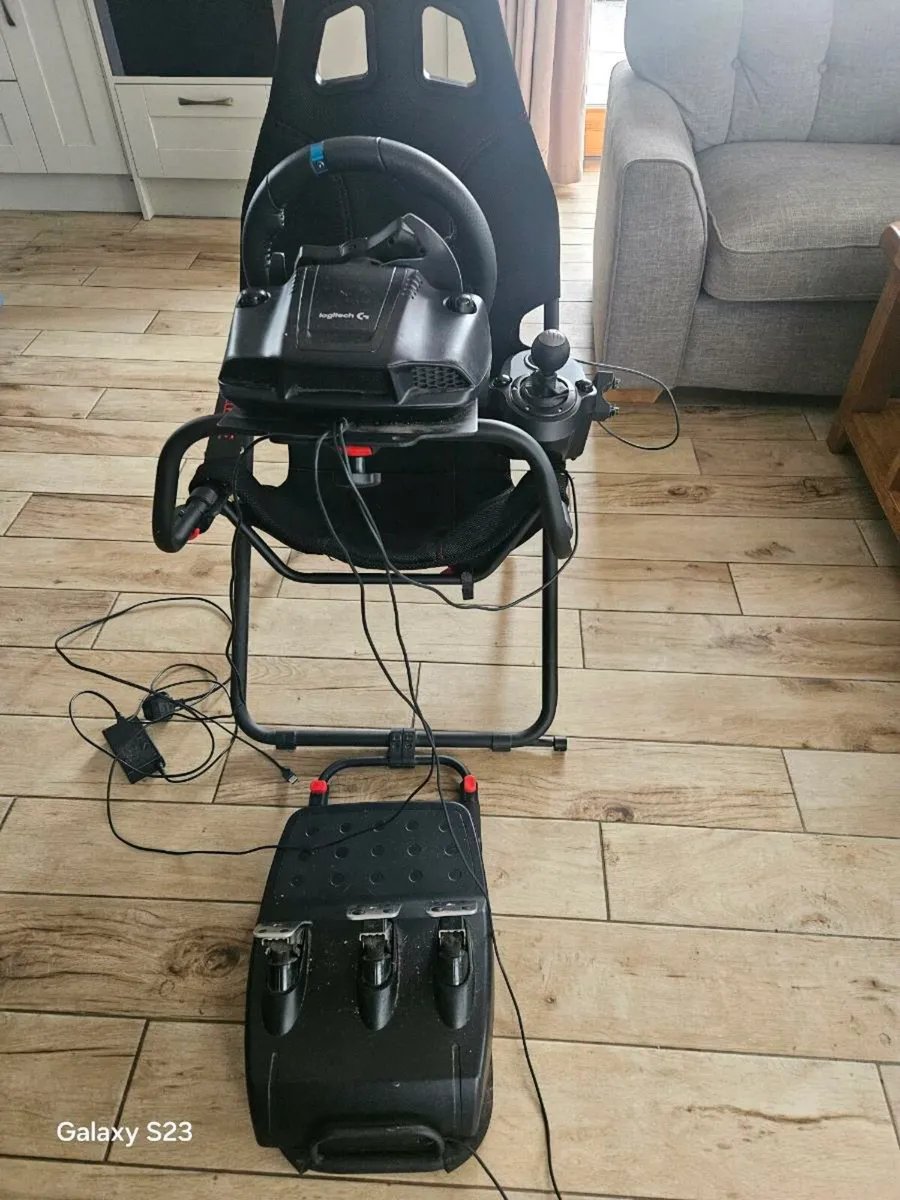 Playseat Challenge with Steering Wheel - Image 3