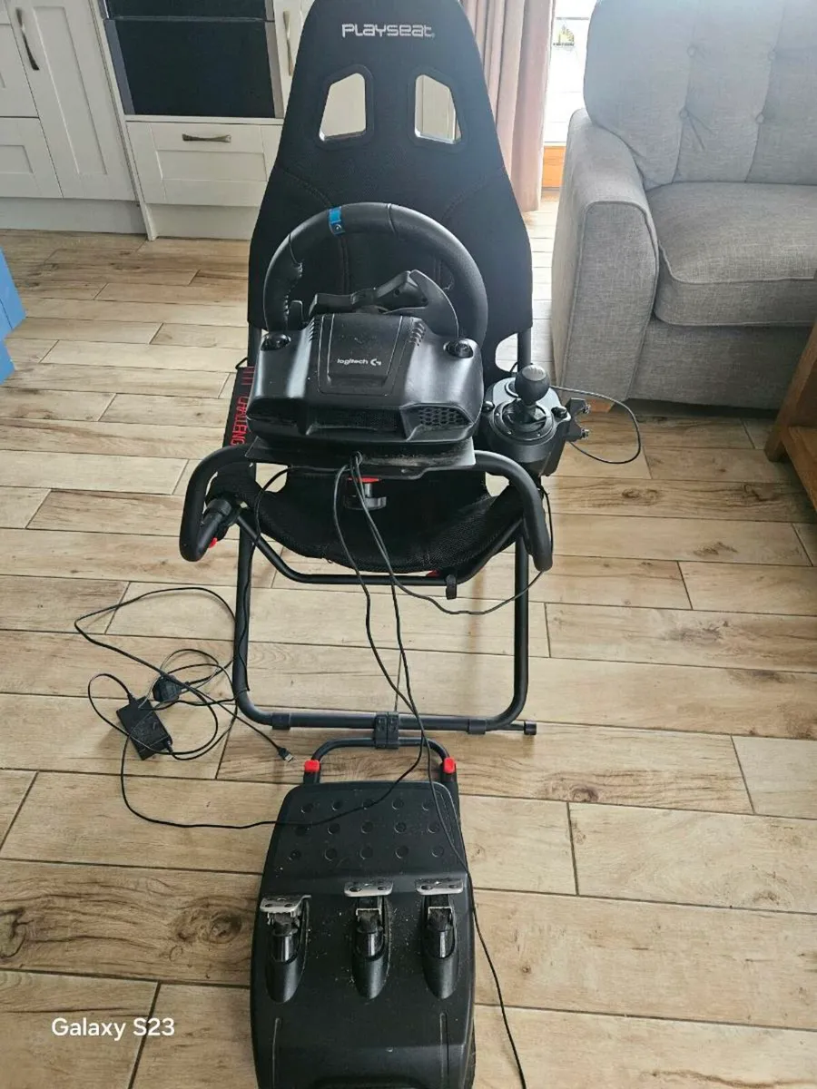 Playseat Challenge with Steering Wheel - Image 4