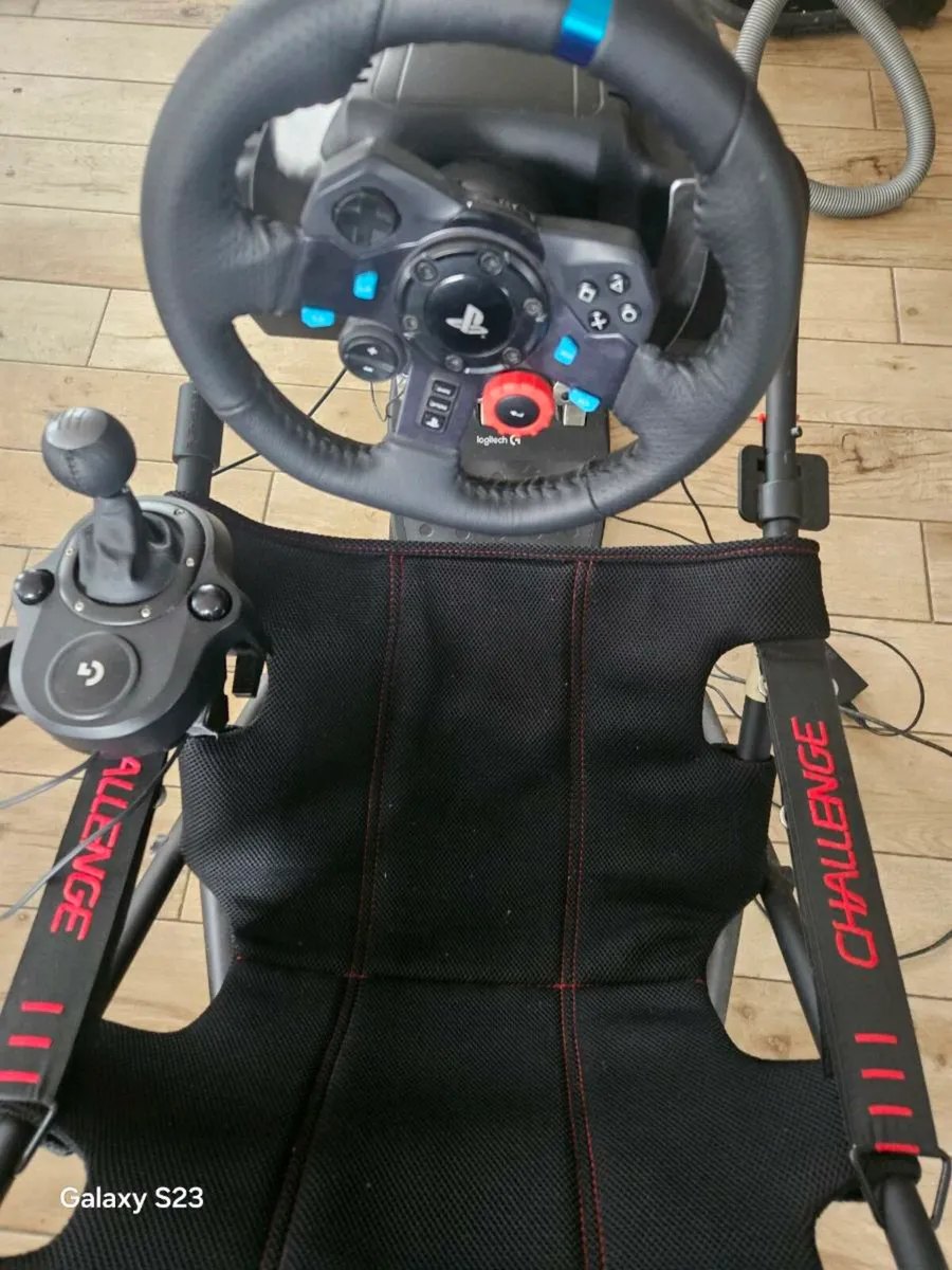 Playseat Challenge with Steering Wheel - Image 1