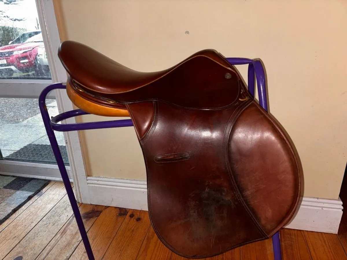 Crosby English Jumping Saddle - Image 1