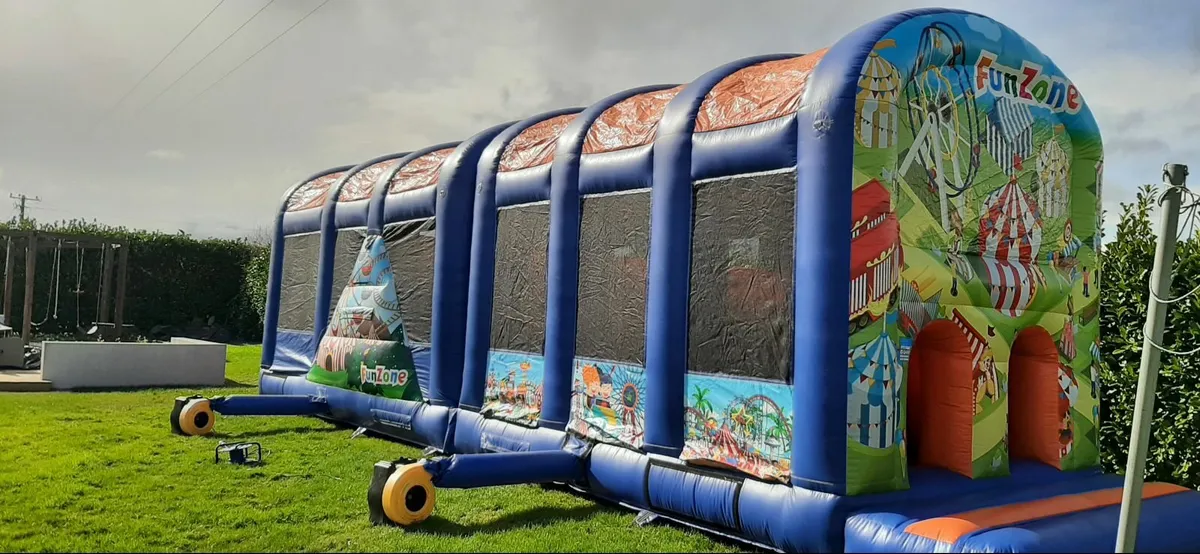 Bouncy castles - Image 4