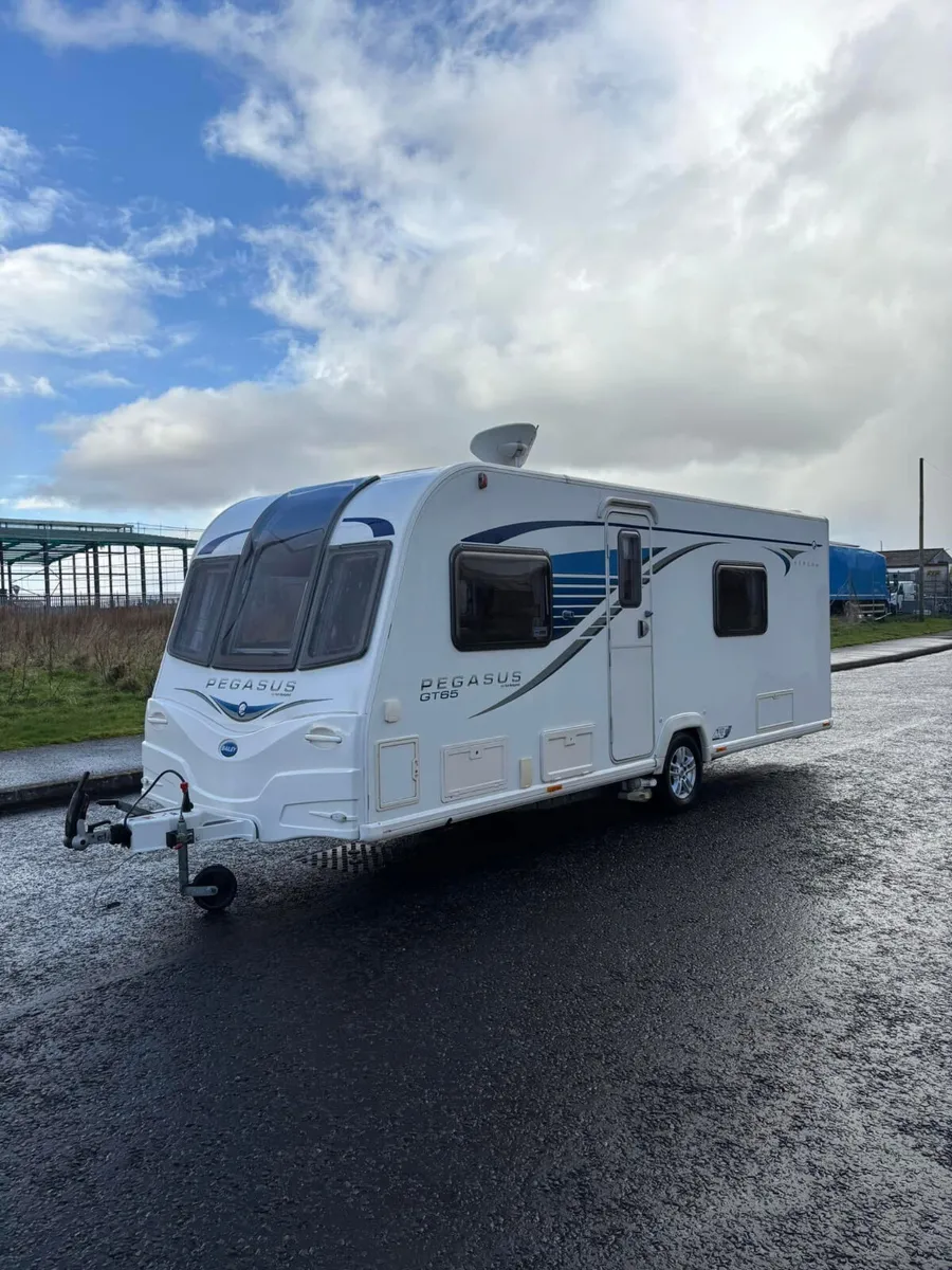 2013 Bailey Verona GT65 fixed bed - Image 2