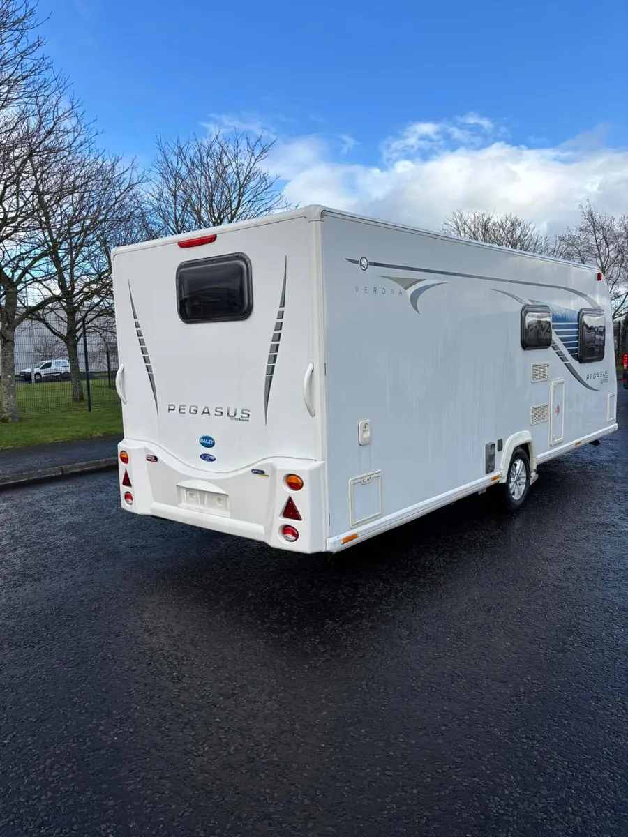 2013 Bailey Verona GT65 fixed bed - Image 4