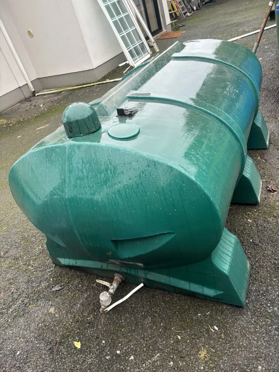 Oil tank - Image 1