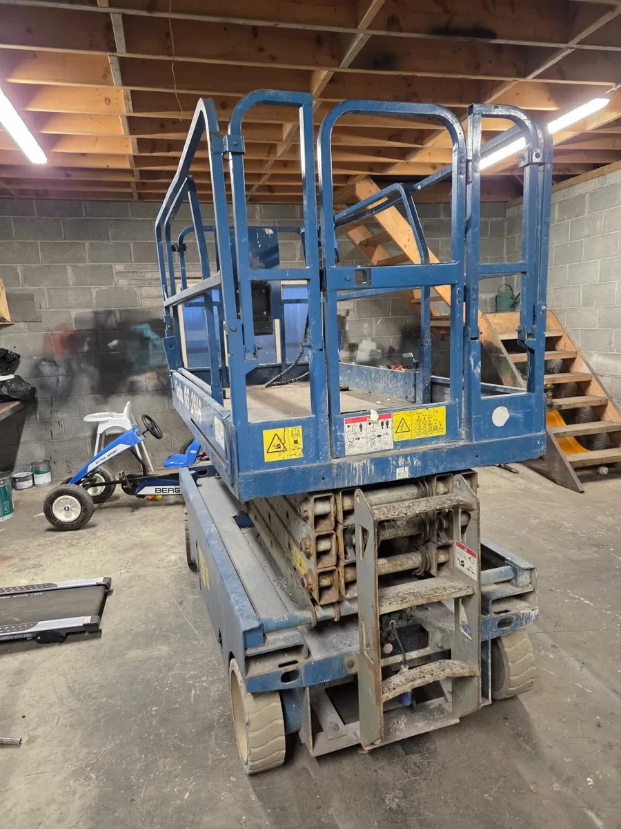 Genie sissors lift - Image 1