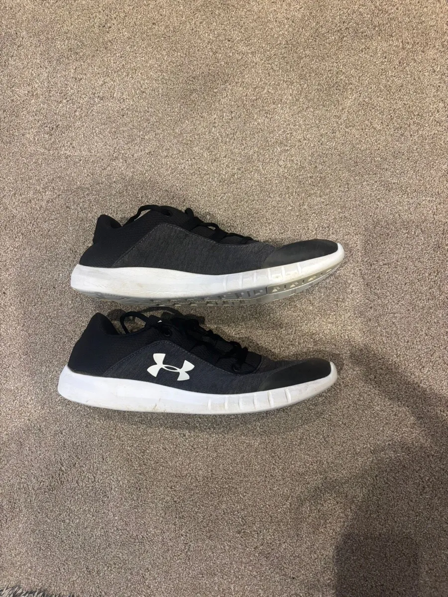 Under Armour black and grey trainers - size 9 - Image 1