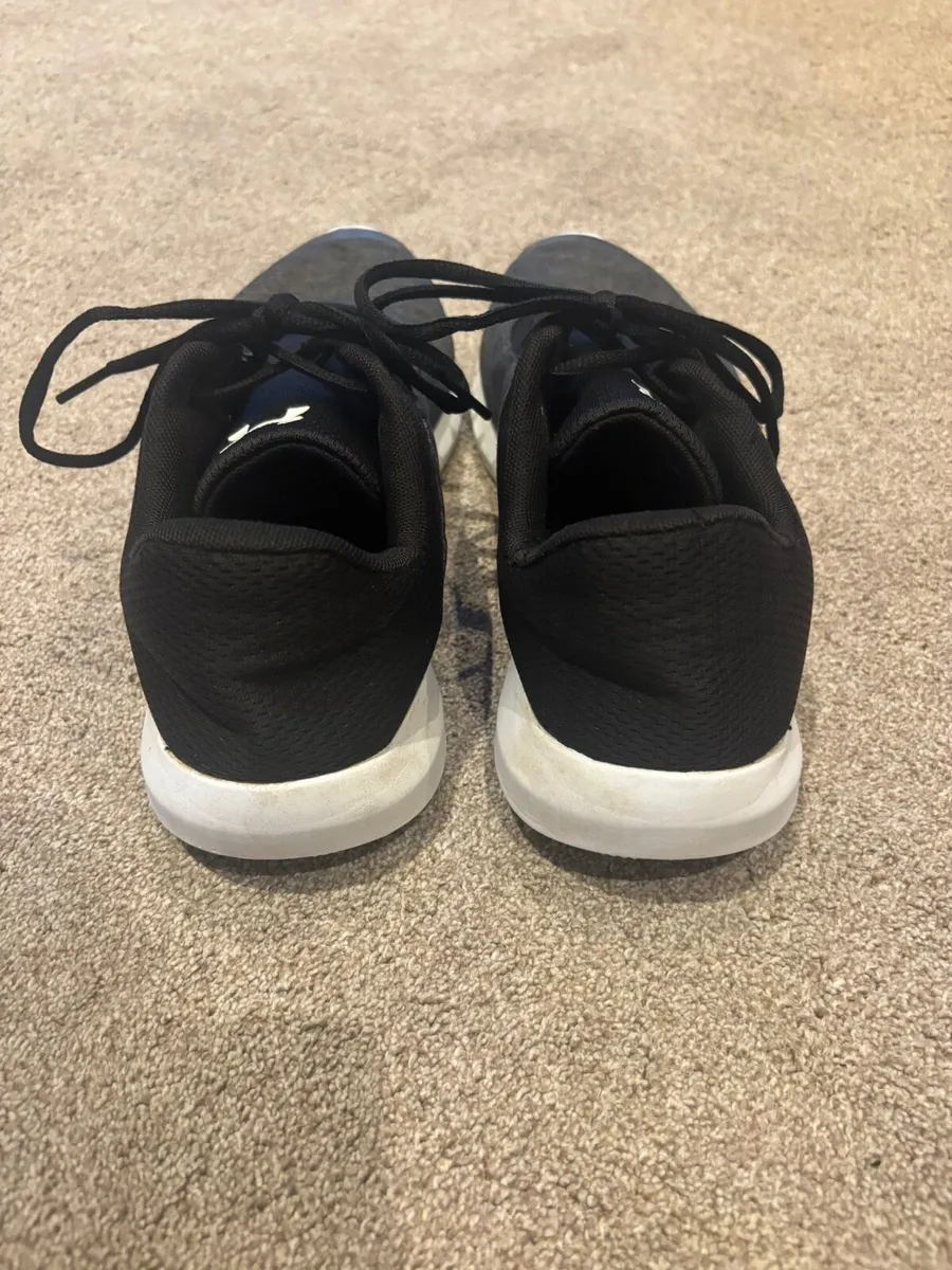 Under Armour black and grey trainers - size 9 - Image 3