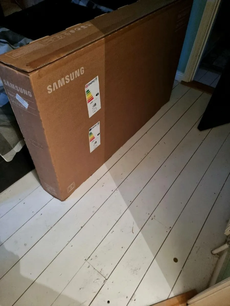 8k Samsung 55 inch tv - Image 2