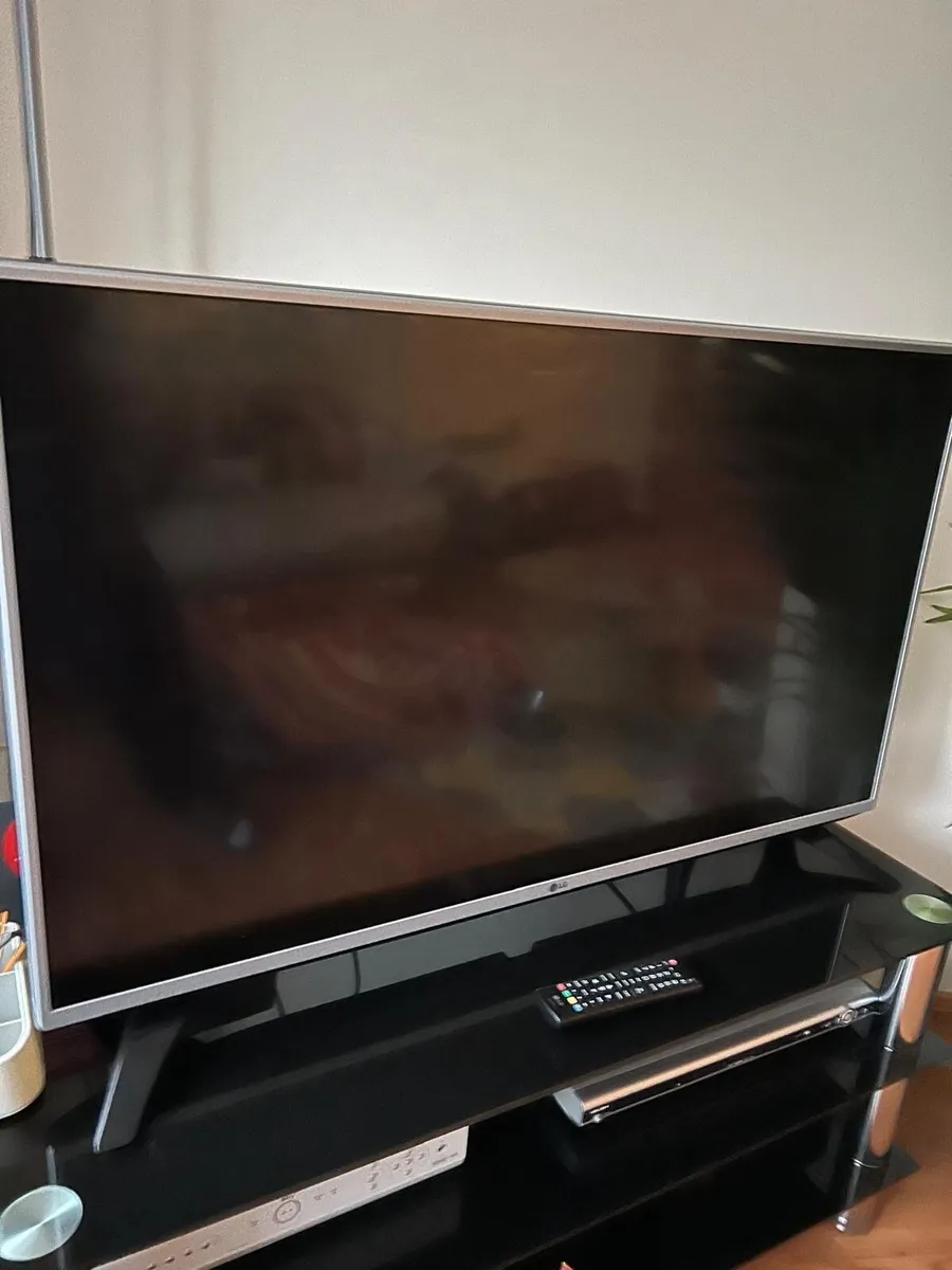 43 LG Television for sale - Image 1