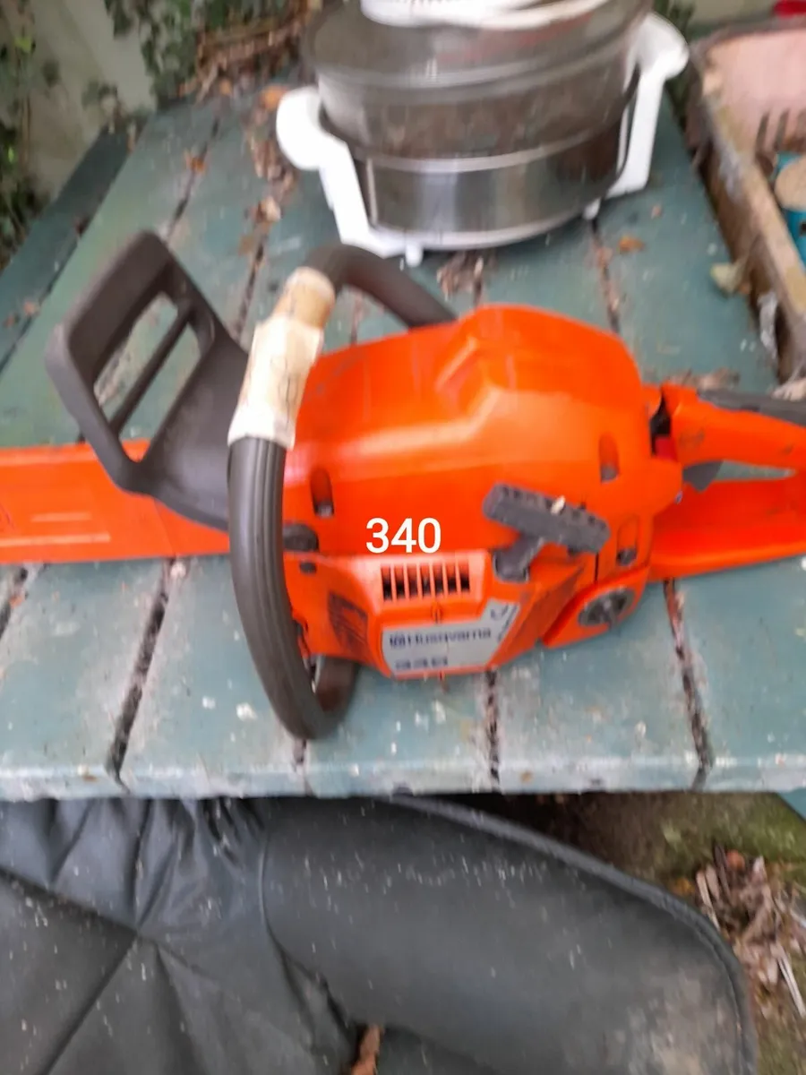 2 chainsaws - Image 2
