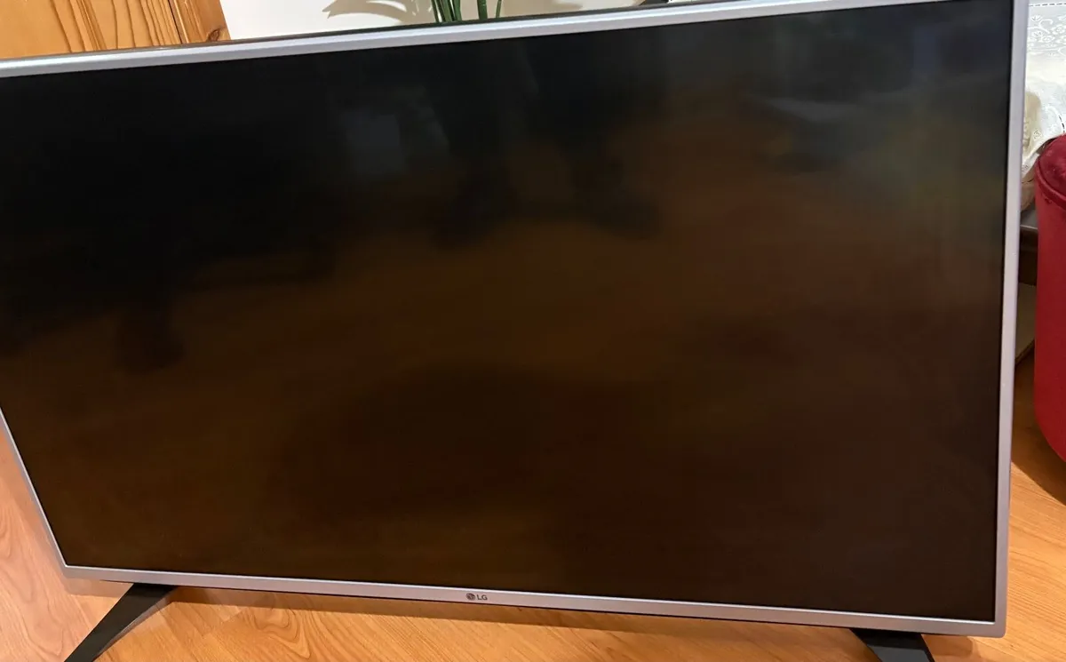43 LG Television for sale - Image 2