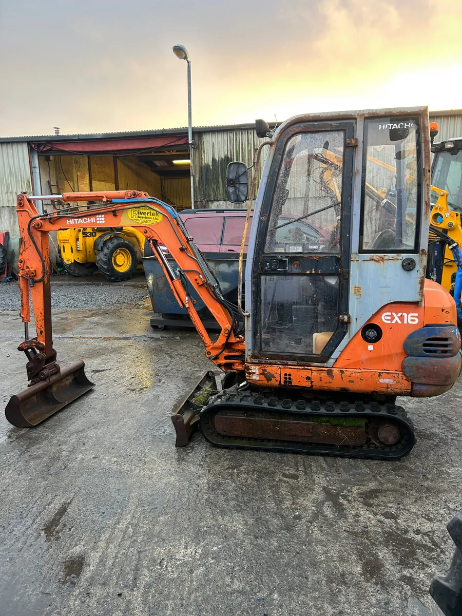 2000 Hitachi EX16 Digger - Image 1