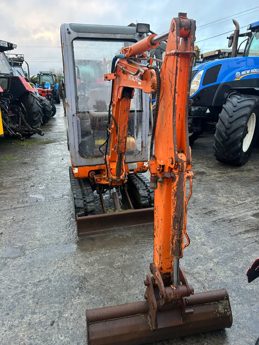 2000 Hitachi EX16 Digger - Image 3