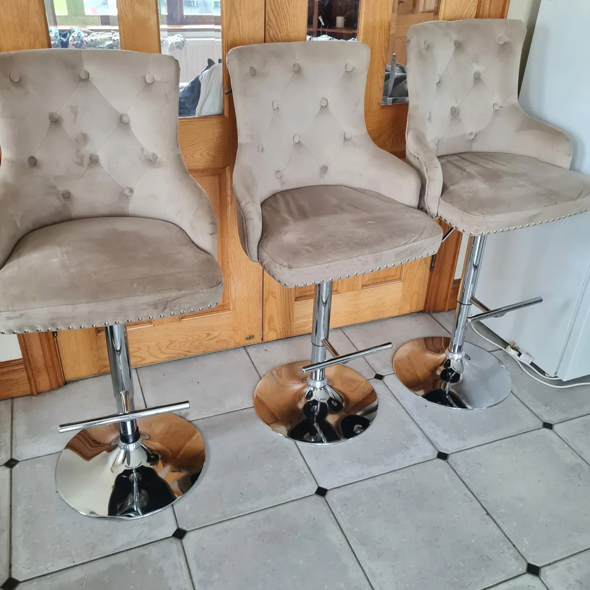 3 x velvet bar height chairs - Image 1