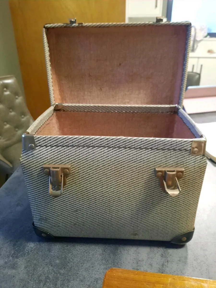 Vintage collectors mini Essex sewing machine - Image 4