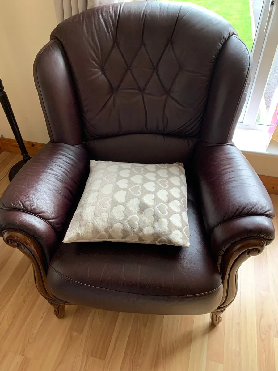 Sofa and two chairs - Image 1