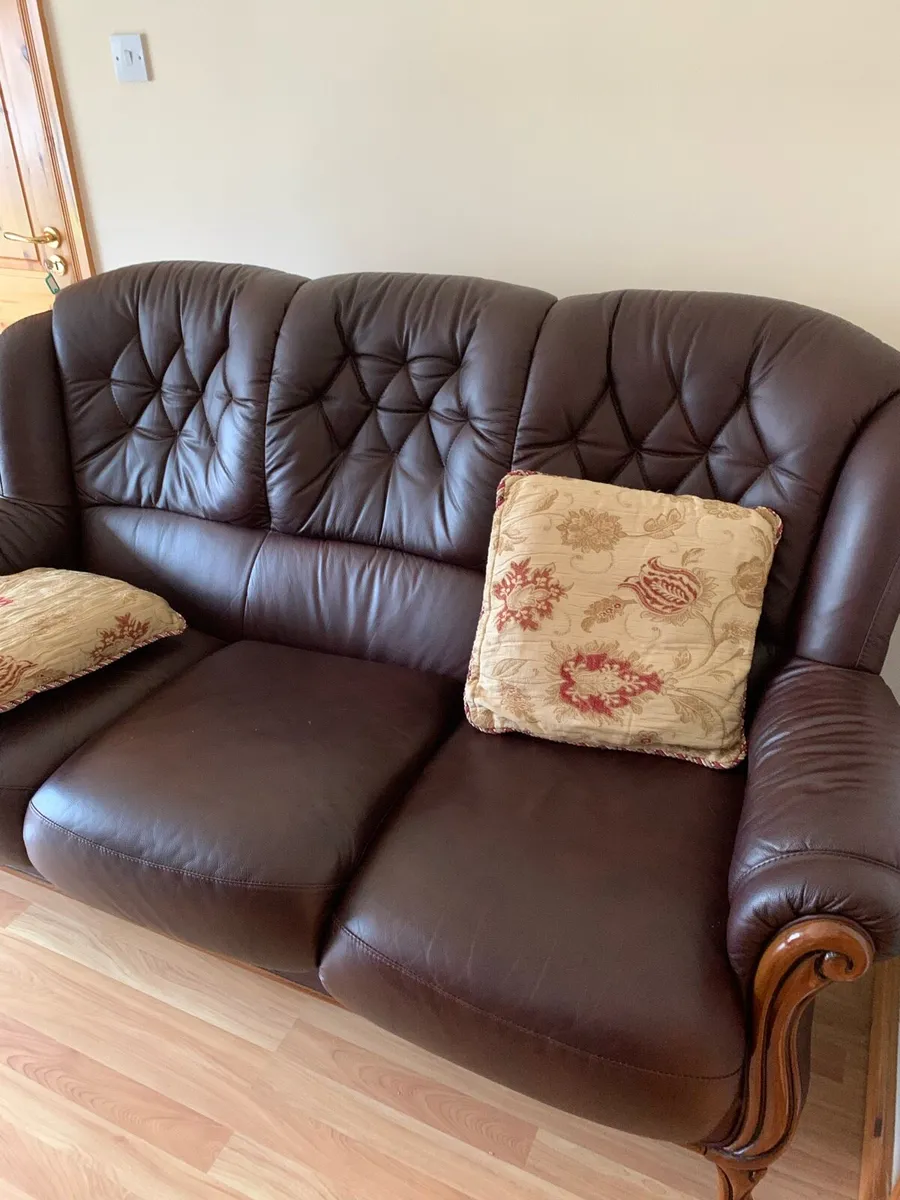 Sofa and two chairs - Image 2