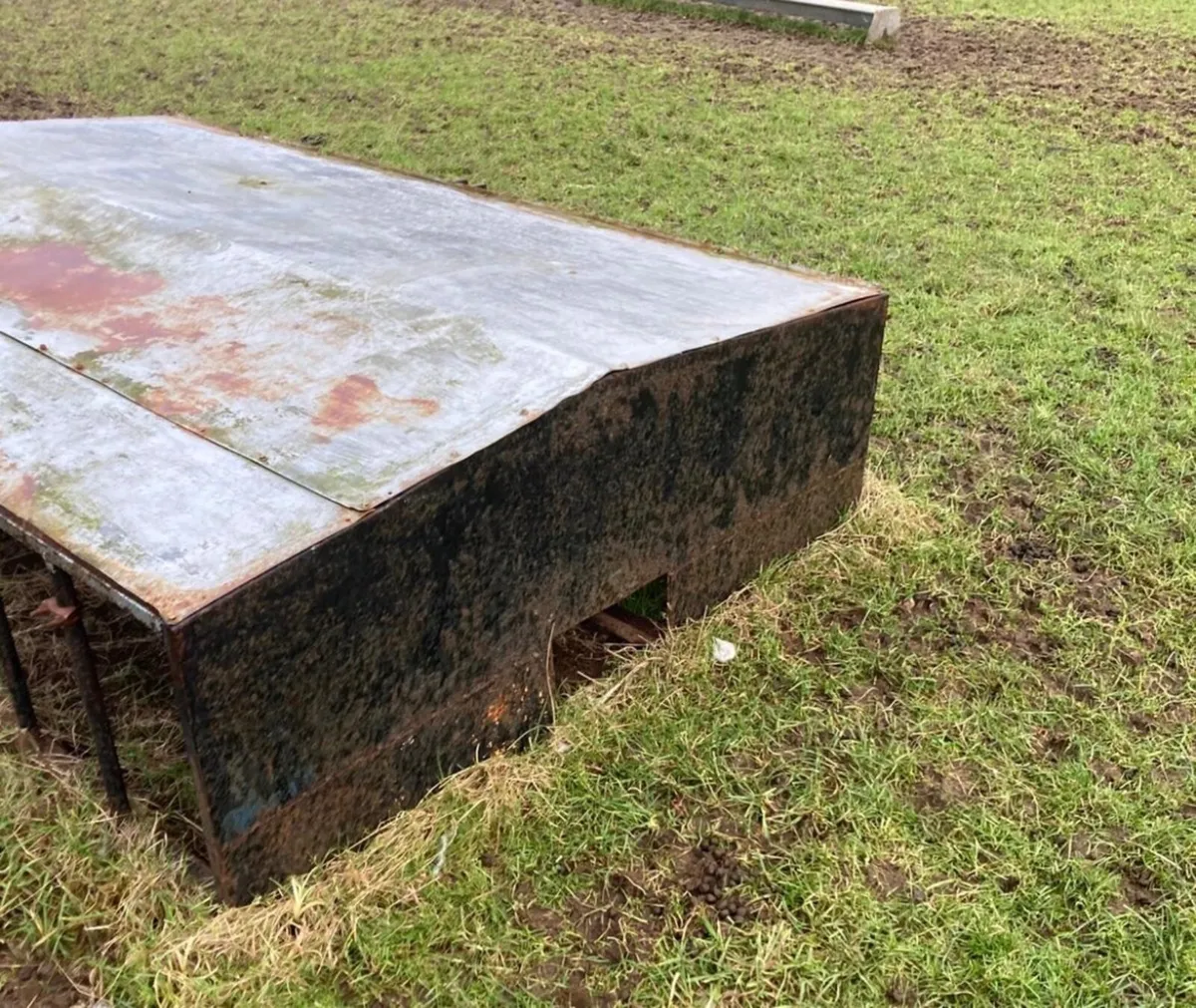 Anti-backing bar/wellingtons/lamb creep feeder - Image 2