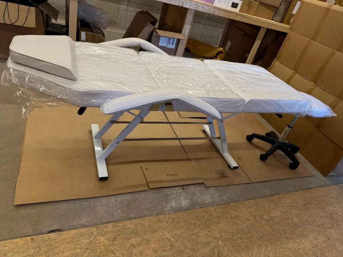 Beauty bed chair therapy bed with stool brand new - Image 3