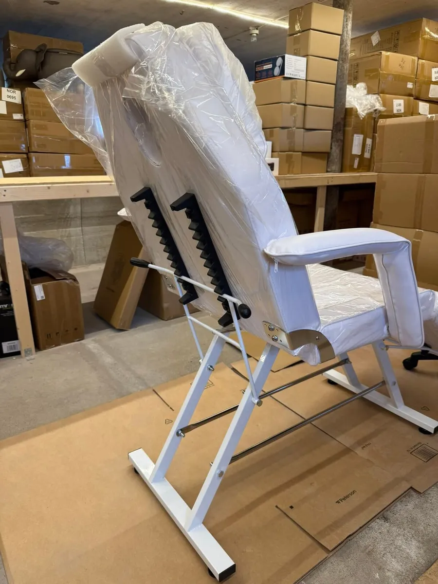 Beauty bed chair therapy bed with stool brand new - Image 4