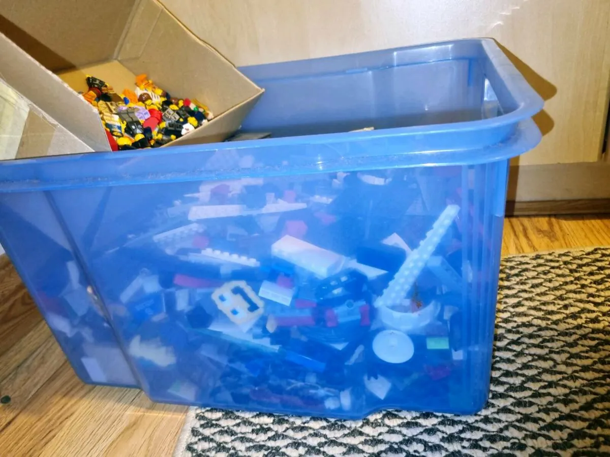 Lego Minifigures - Image 2