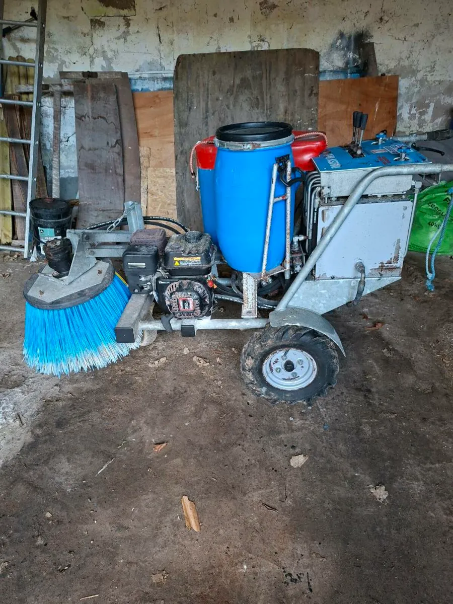 daisy bed cubicle brush - Image 1