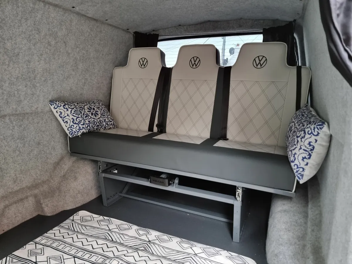 VW T5 2.5 TDI     One Owner - Image 4