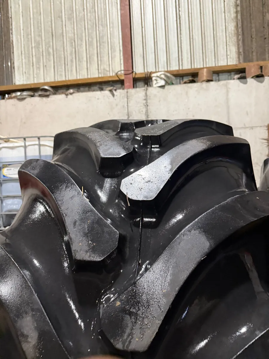 800 65 R32 came off John Deere slurry tyres - Image 2