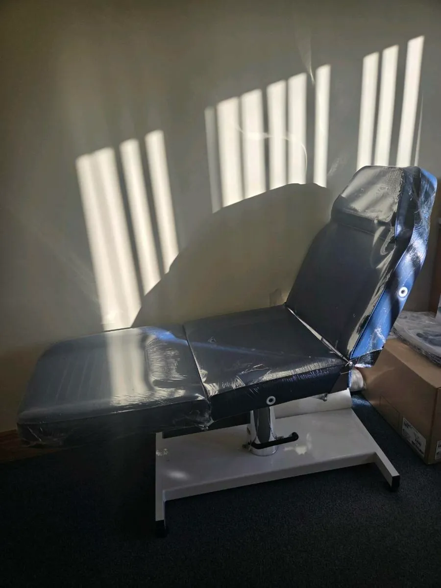 Treatment chair - Image 2