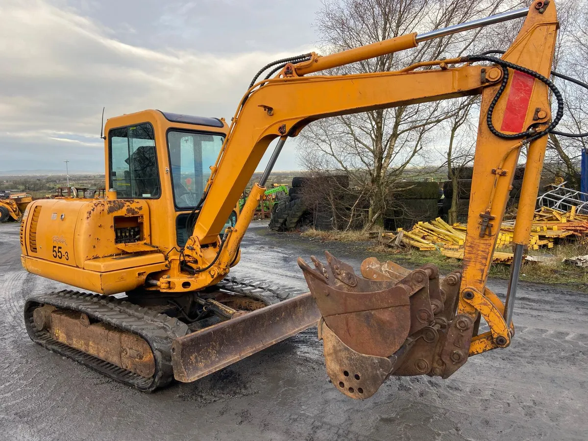 Hyundai 5.5 Ton Excavator - Image 3