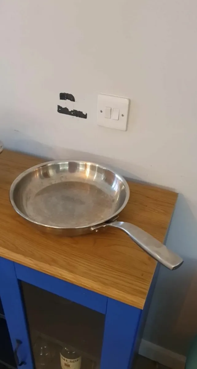 Large ikea pot & pan - Image 1