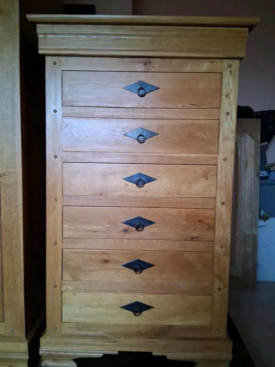 Oak chest of drawers - Image 1