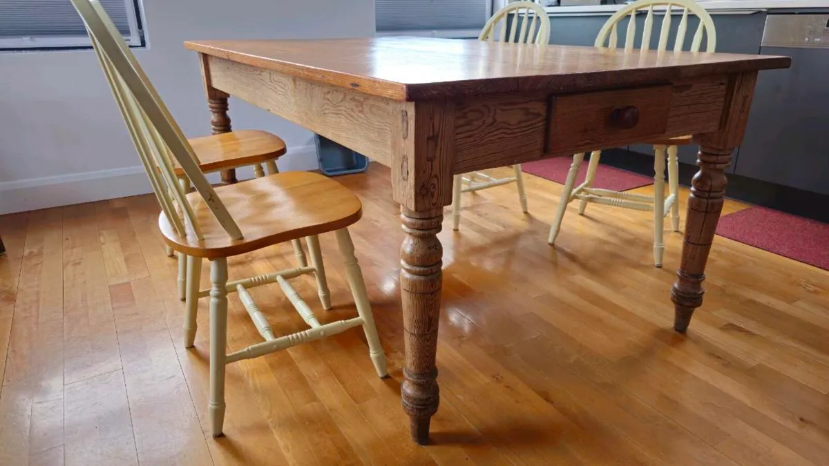 Kitchen table and 4 chairs - Image 1