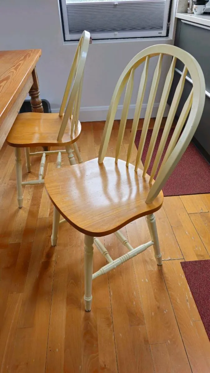 Kitchen table and 4 chairs - Image 4
