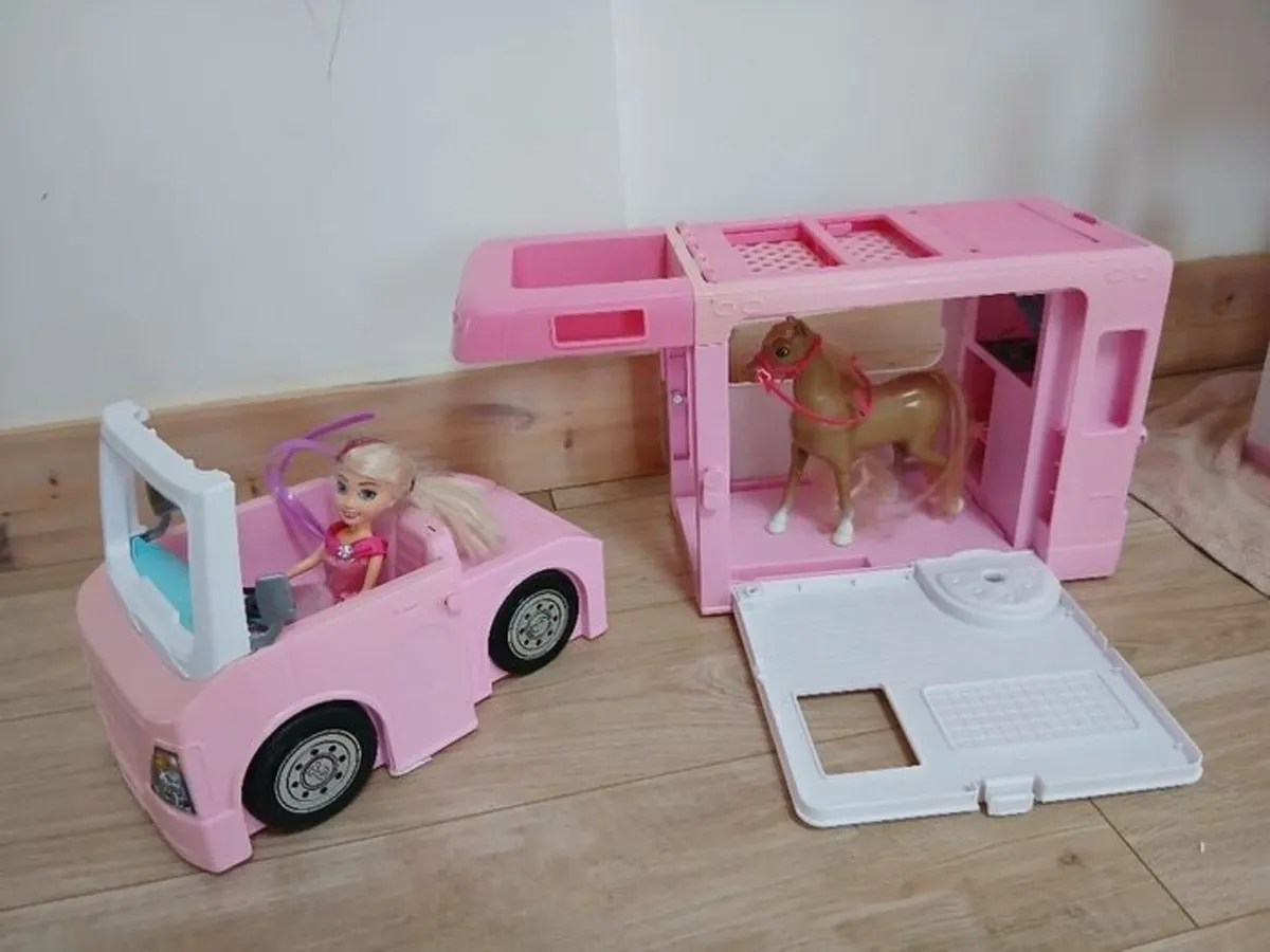 Barbie dream house, car, and camper horse box. - Image 2