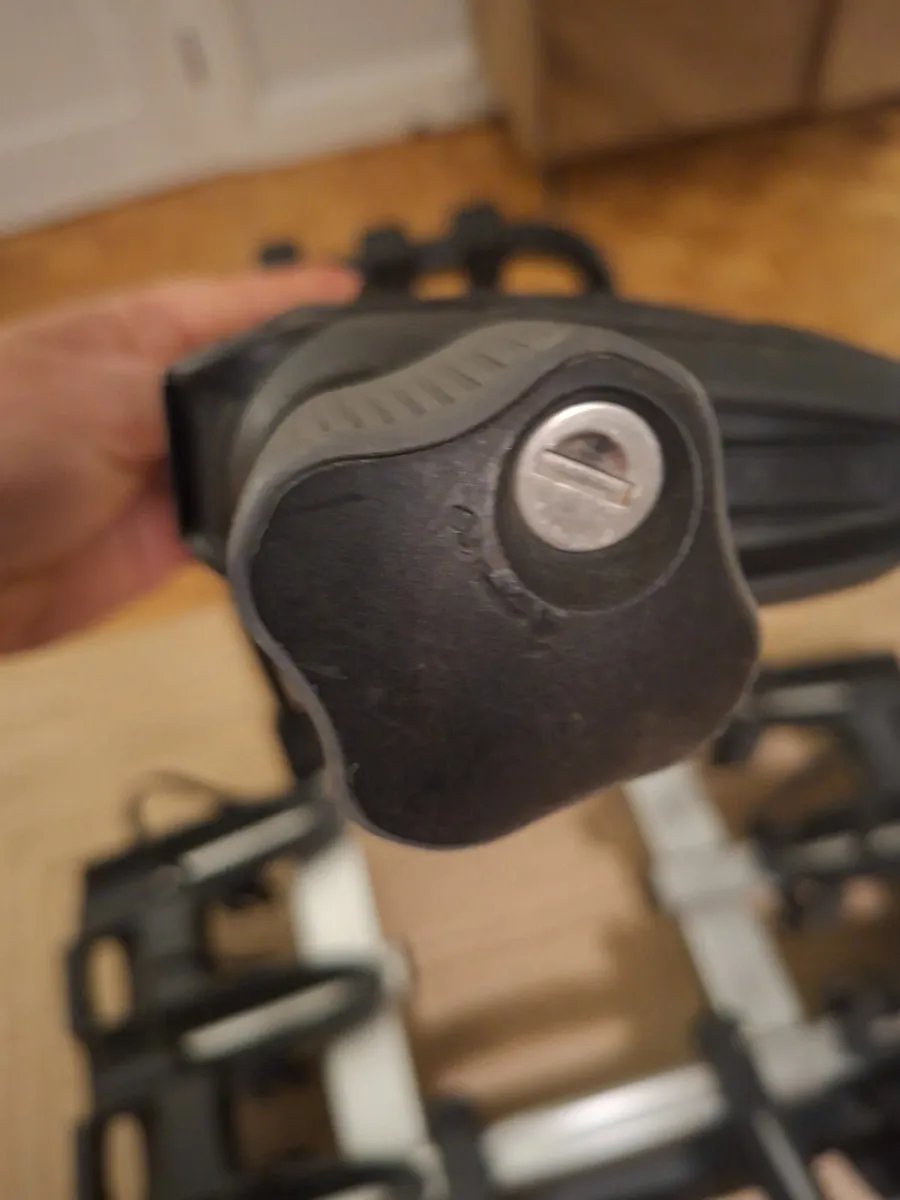 THULE 4 bike rack for car (tow bar) - Image 4