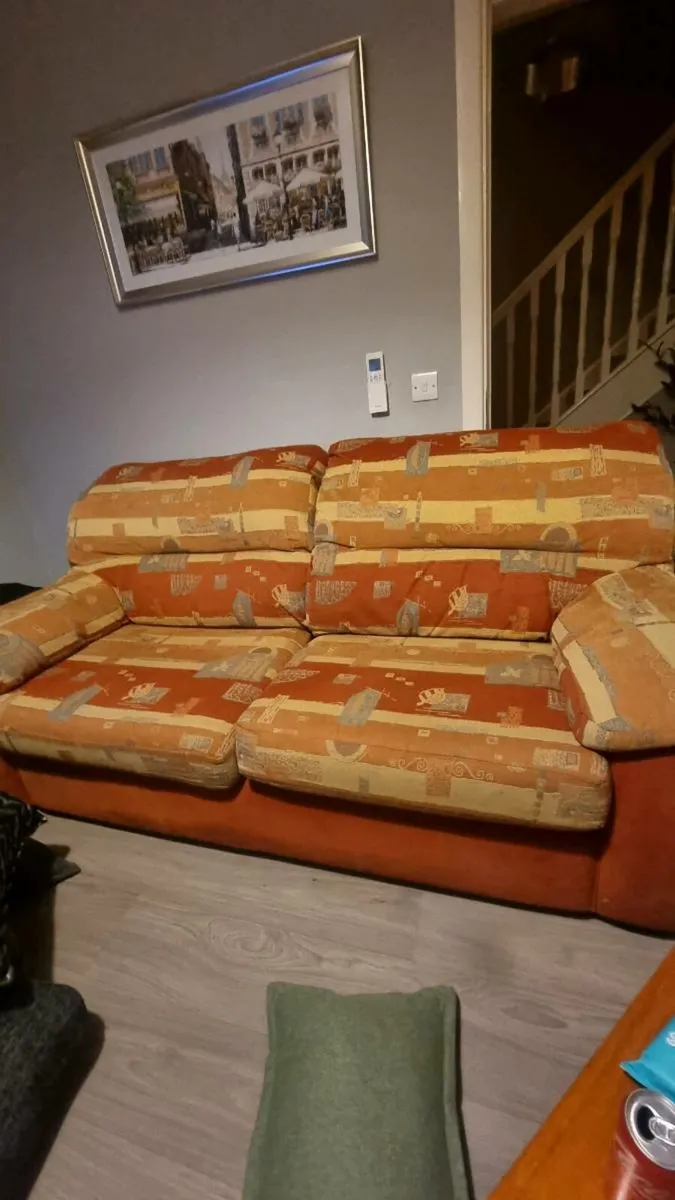 **Couch Free To Take Away** - Image 2