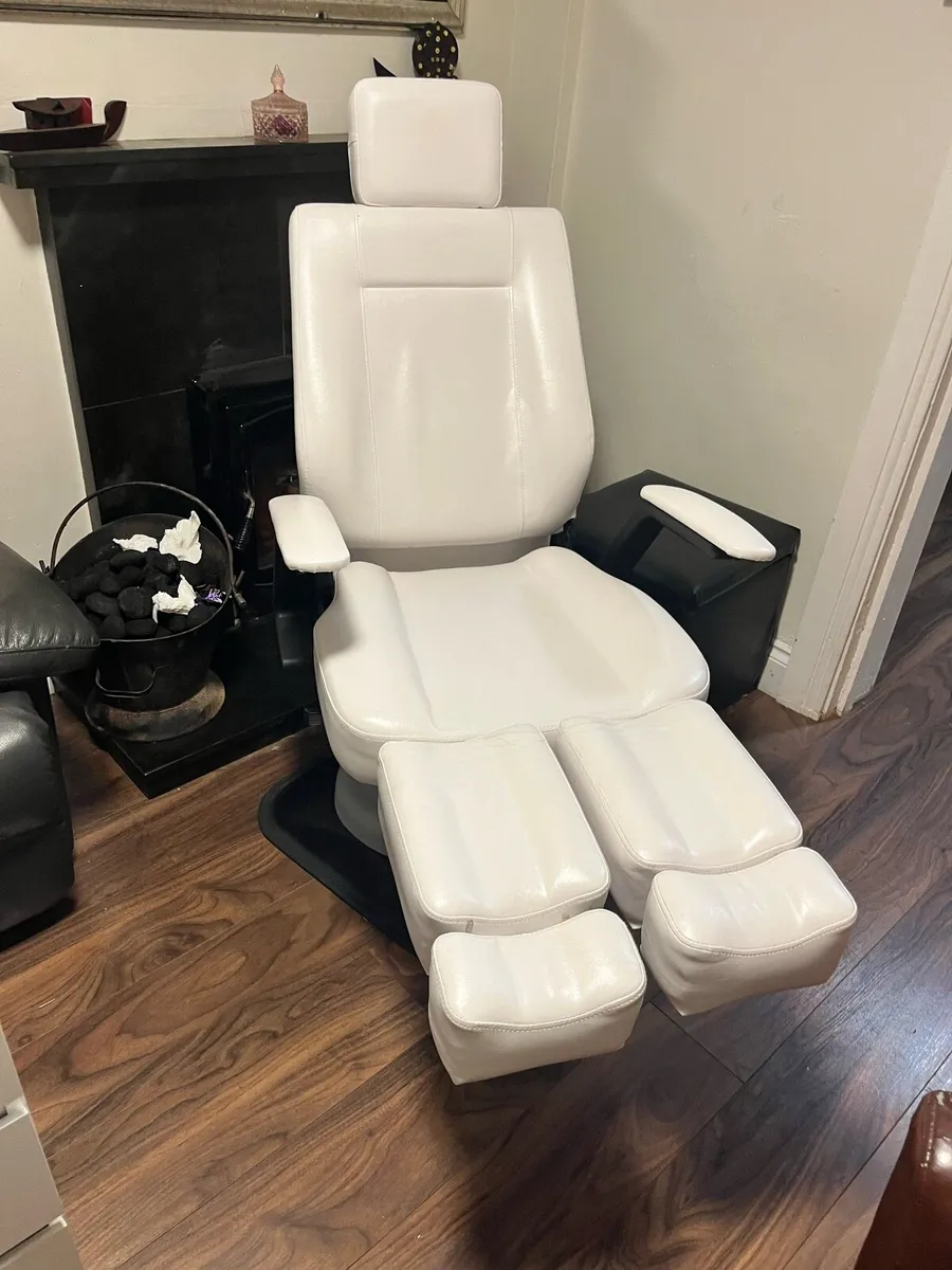 Treatment chair / bed - Image 2