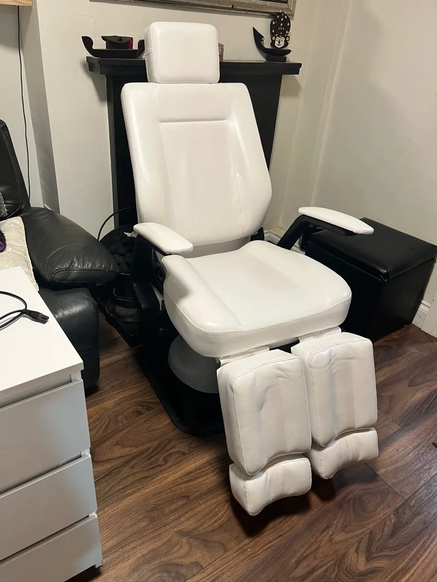 Treatment chair / bed - Image 4